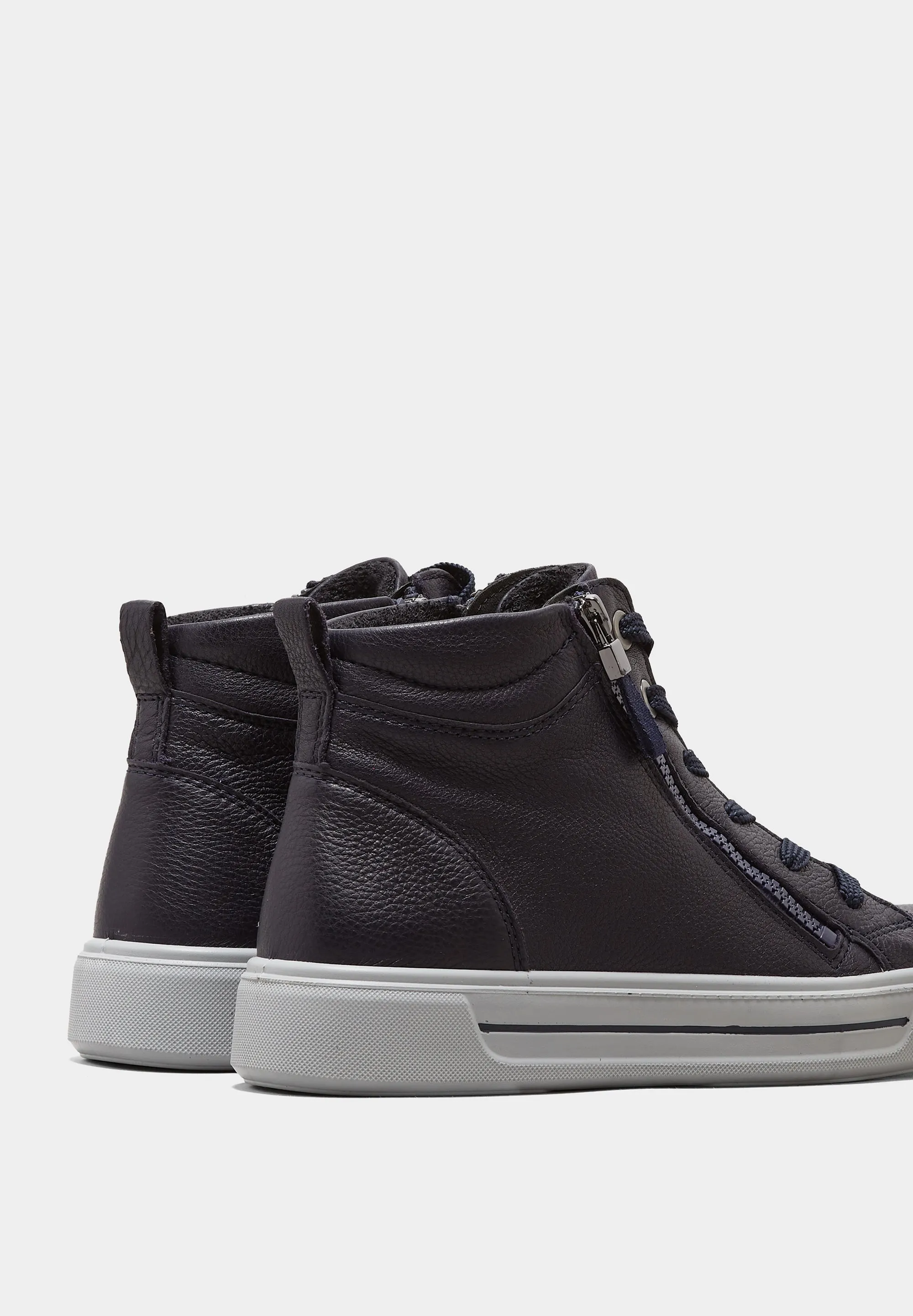 Courtyard 7404 Navy Leather