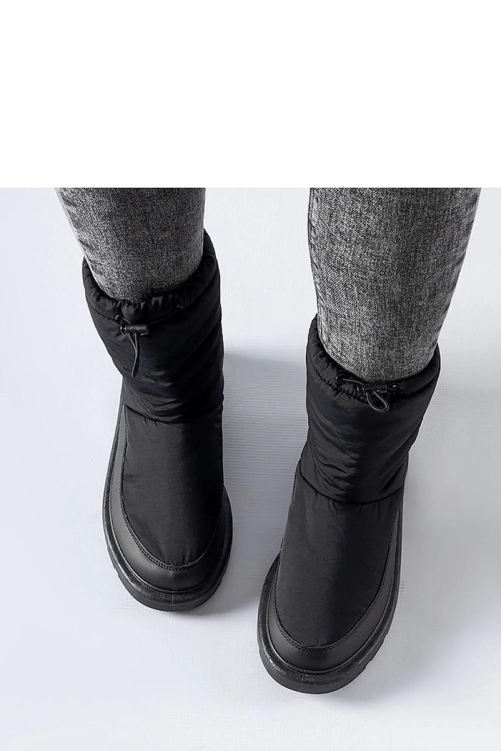 Silver insulated snow boots