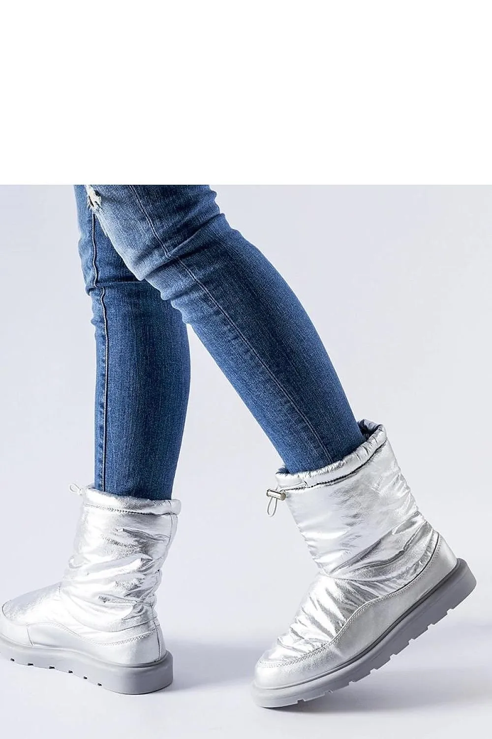 Silver insulated snow boots
