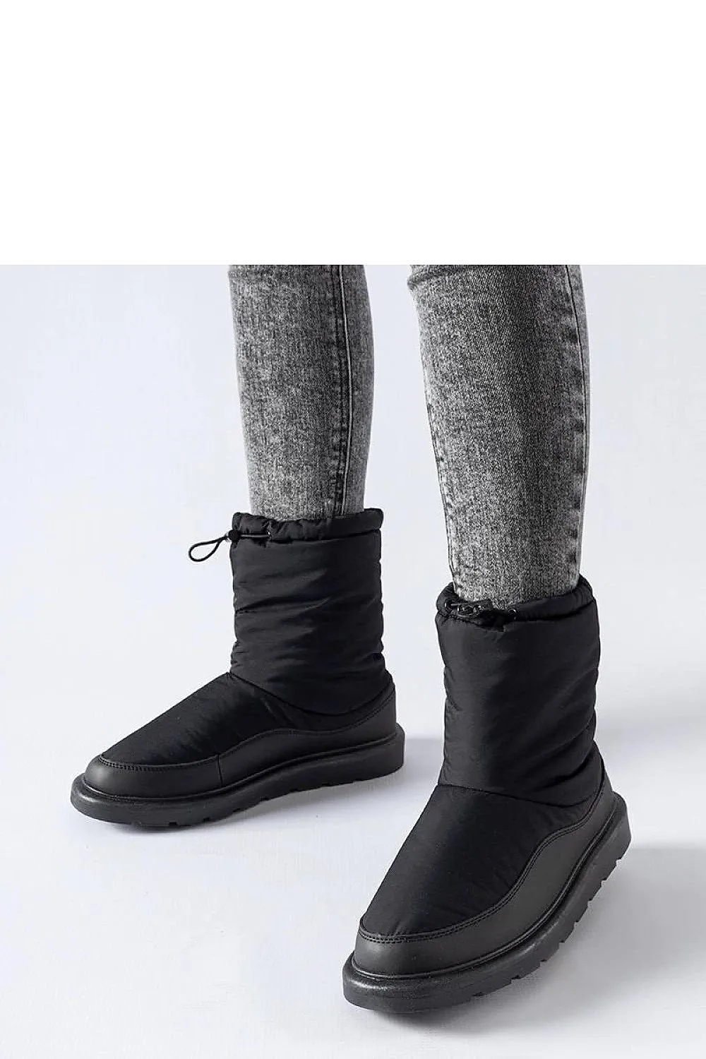 Silver insulated snow boots