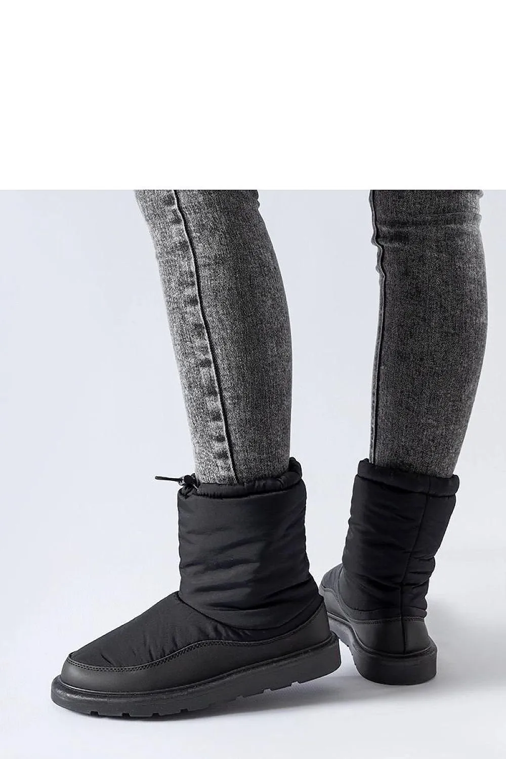 Silver insulated snow boots